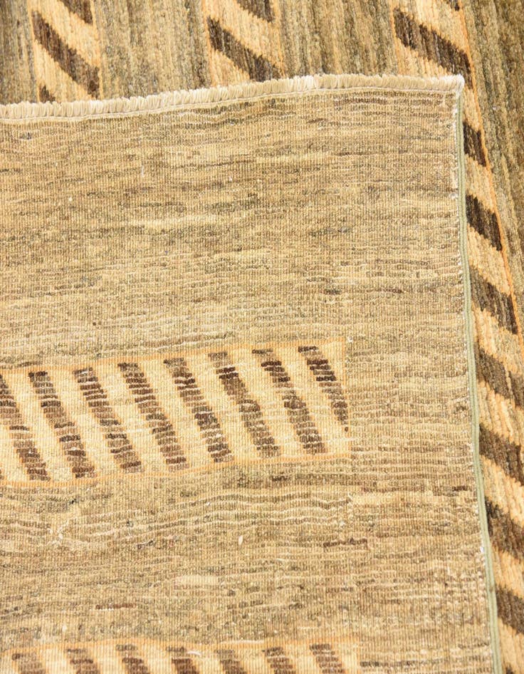 Detail image of  3' 11 x 5' 10  Hand Knotted Modern Ziegler Oriental Rug