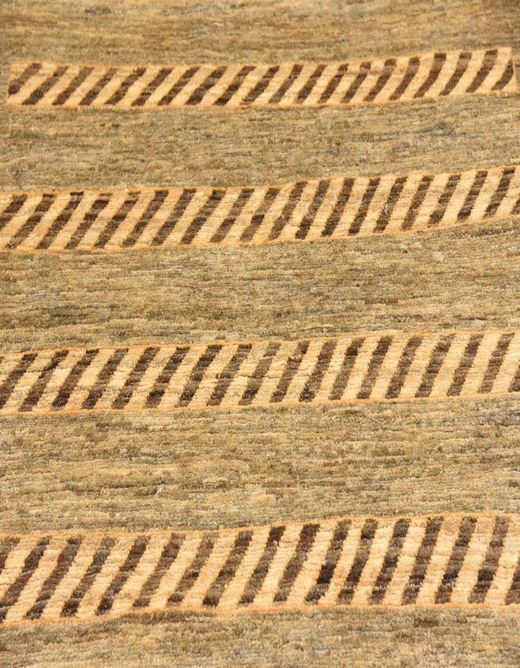 Detail image of  3' 11 x 5' 10  Hand Knotted Modern Ziegler Oriental Rug