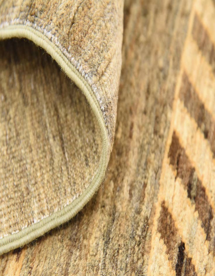 Detail image of  3' 11 x 5' 10  Hand Knotted Modern Ziegler Oriental Rug