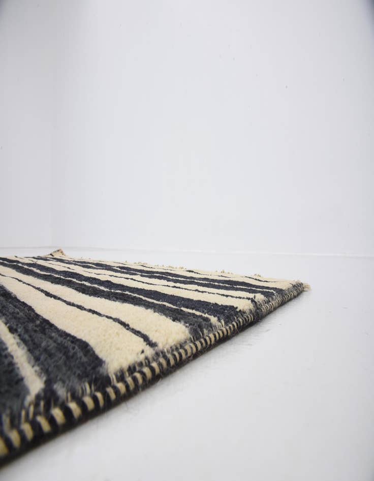 Detail image of  3' x 4' 10  Hand Knotted Modern Ziegler Rug