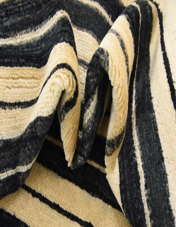 Detail image of  3' x 4' 10  Hand Knotted Modern Ziegler Rug