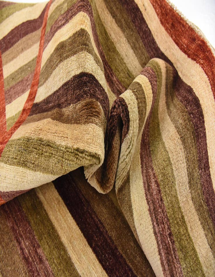 Detail image of  3' 4 x 6' 3  Hand Knotted Modern Ziegler Rug