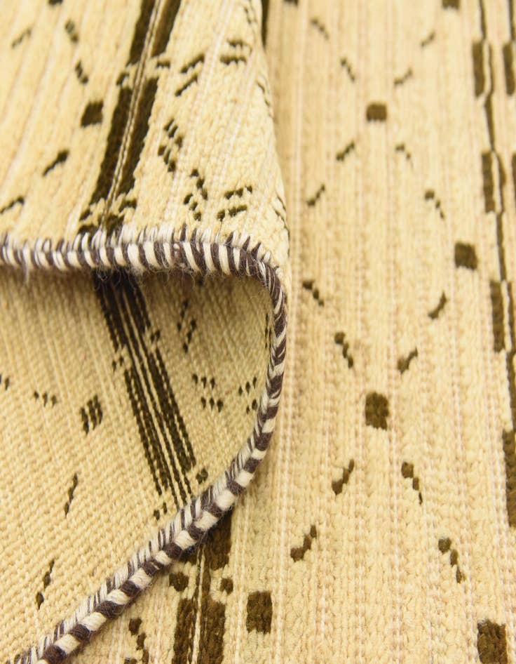 Detail image of  4' 5 x 6' 6  Hand Knotted Modern Ziegler Rug