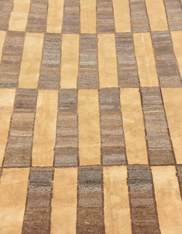 Detail image of  6' 6 x 9' 10  Hand Knotted Modern Ziegler Oriental Rug