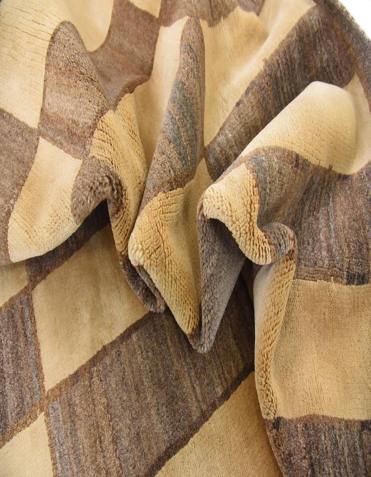 Detail image of  6' 6 x 9' 10  Hand Knotted Modern Ziegler Oriental Rug