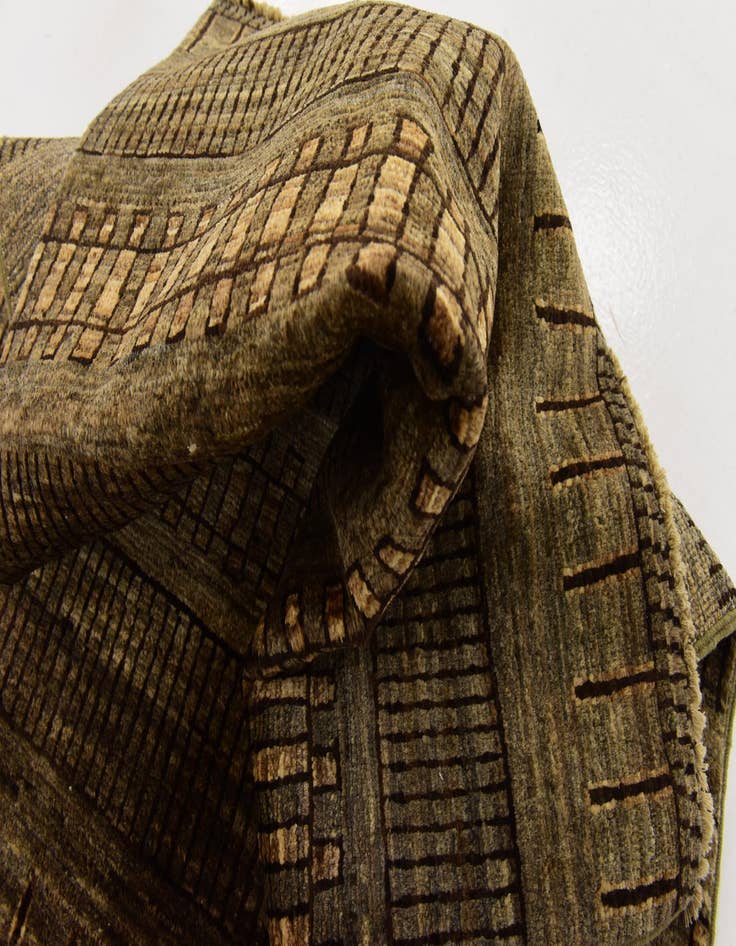 Detail image of  2' 8 x 4' 2  Hand Knotted Modern Ziegler Rug