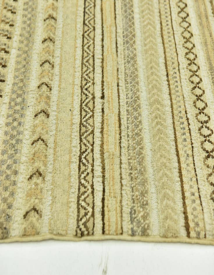 Detail image of  6' 4 x 9' 6  Hand Knotted Modern Ziegler Rug