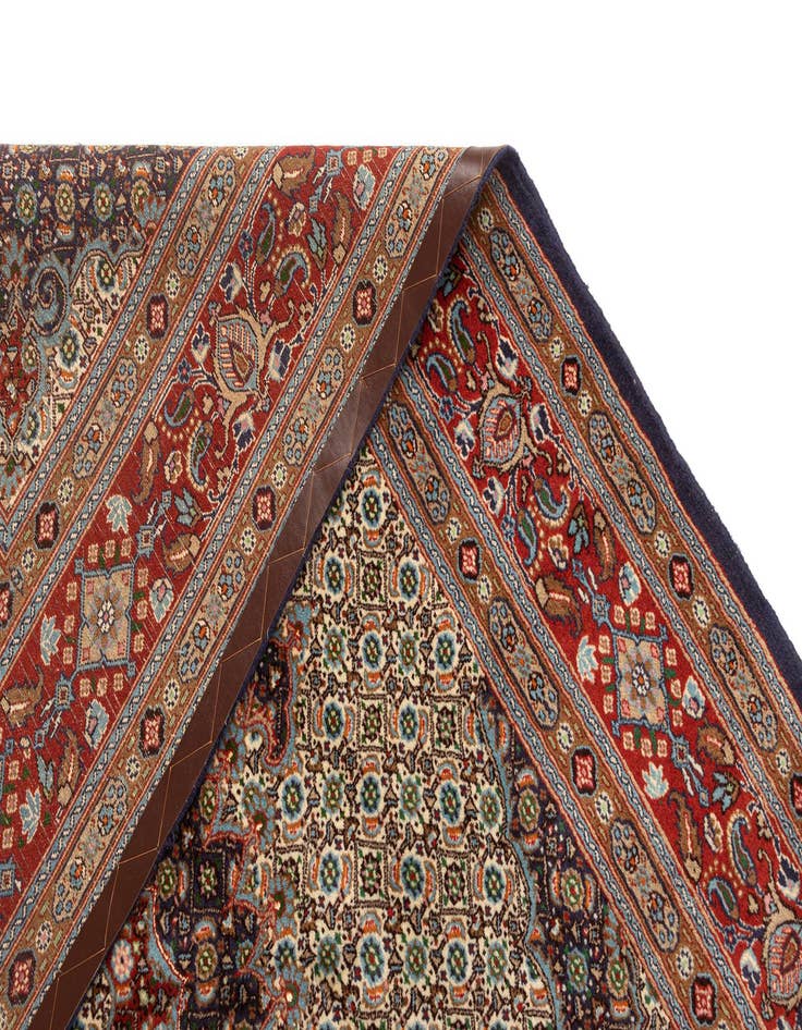 Detail image of  6' 6 x 7' 9 Mood Wool Rug