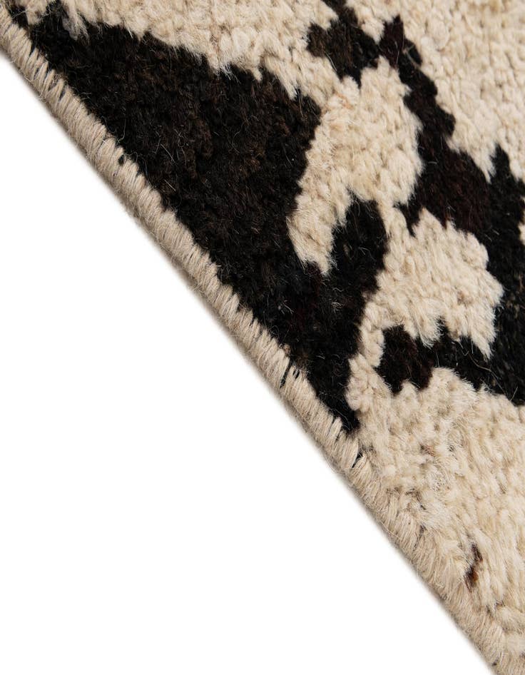 Detail image of  6' 8 x 9' 5  Hand Knotted Moroccan Wool Rug