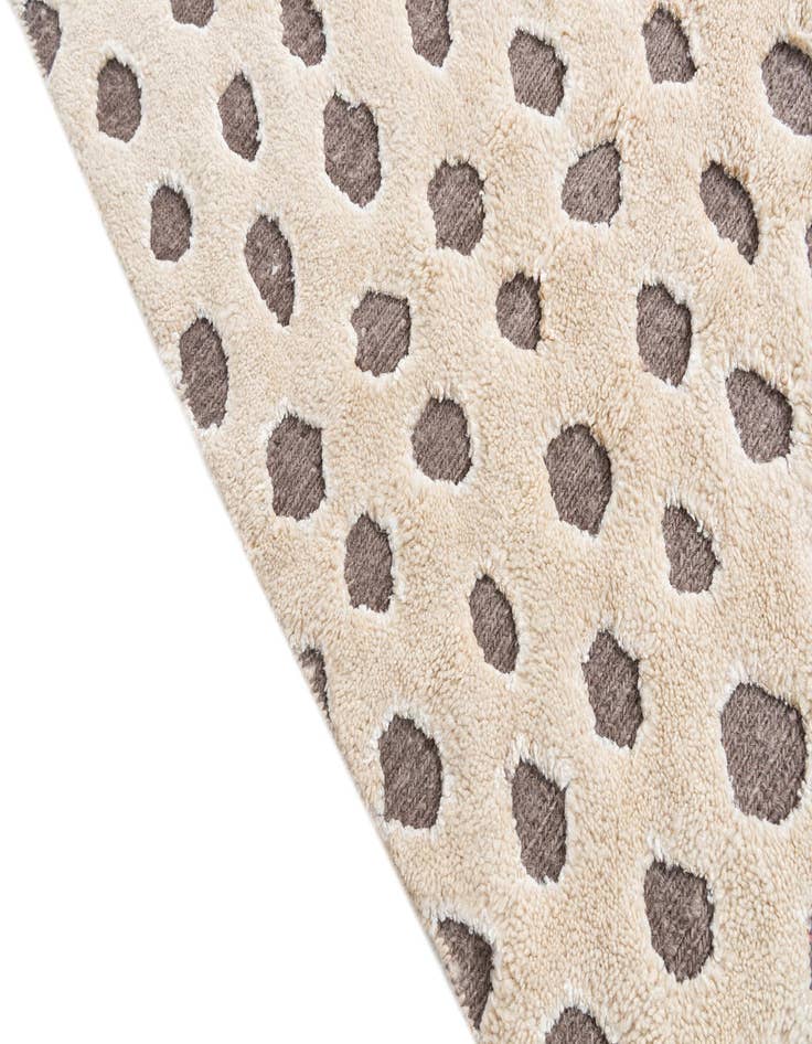 Detail image of  5' 5 x 7' 9  Hand Knotted Moroccan Wool Rug