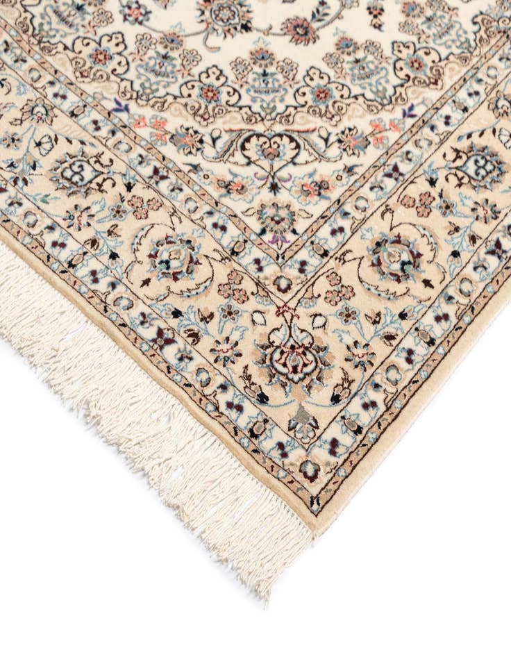 Detail image of  5' x 8' 1 Nain Rug