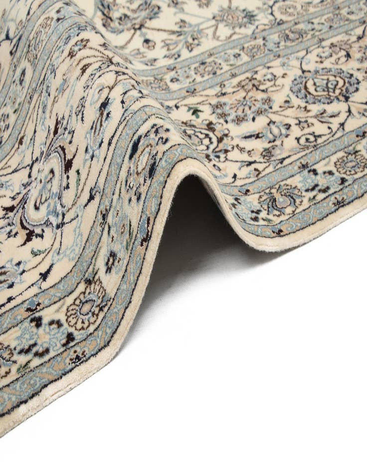 Detail image of  9' 6 x 12' 11 Nain Rug