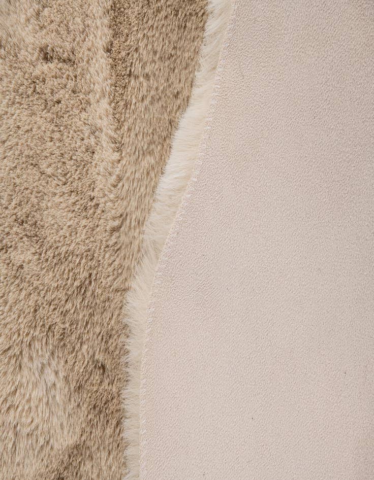 Detail image of 3' x 5' Natural Sheepskin Rug