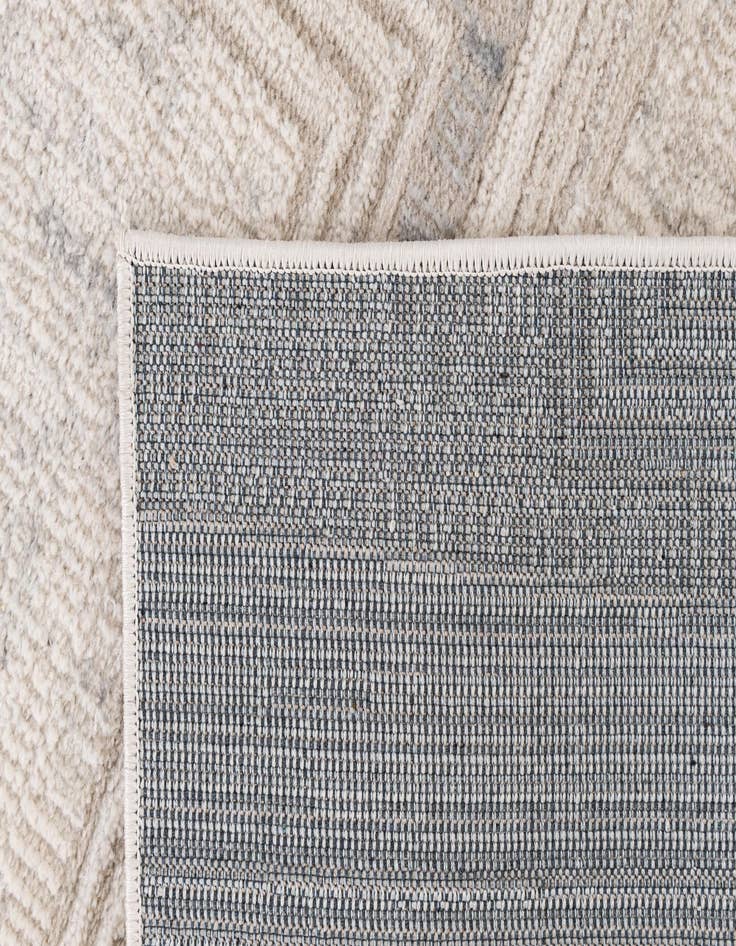 Detail image of  5' x 7' 4 Oasis Rug