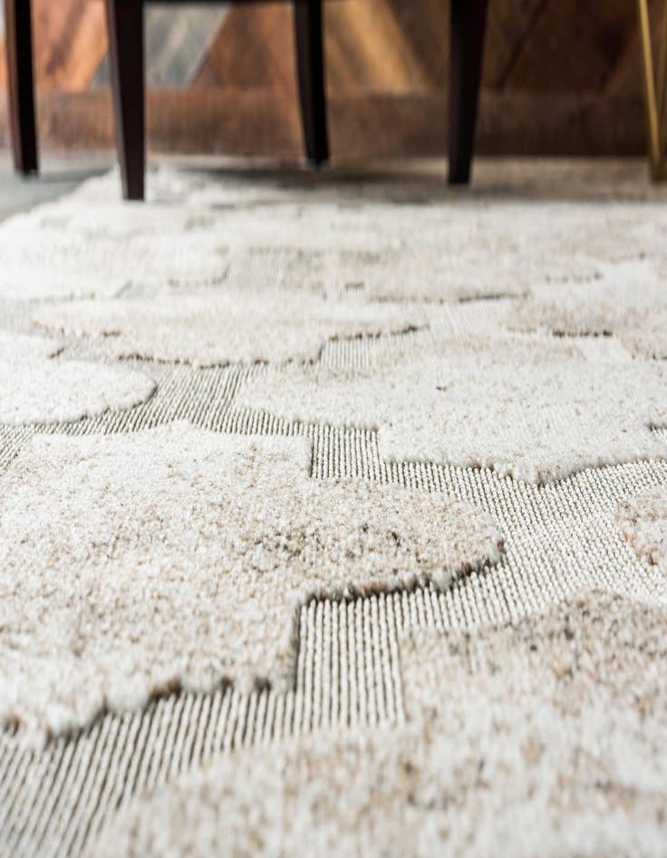 Detail image of 7' x 10' Washable Lattice Indoor / Outdoor Rug