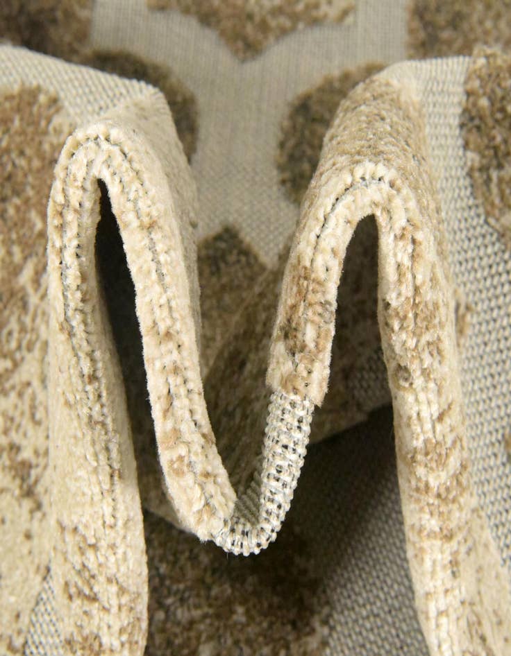 Detail image of 7' x 10' Washable Lattice Indoor / Outdoor Rug