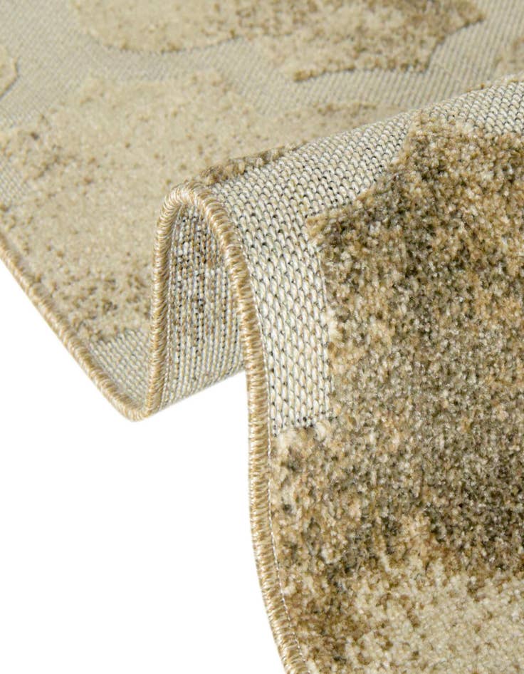 Detail image of 7' x 10' Washable Lattice Indoor / Outdoor Rug