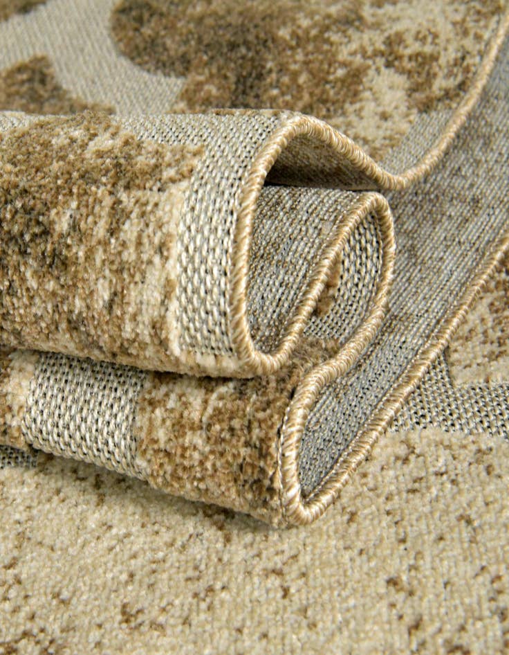 Detail image of 7' x 10' Washable Lattice Indoor / Outdoor Rug