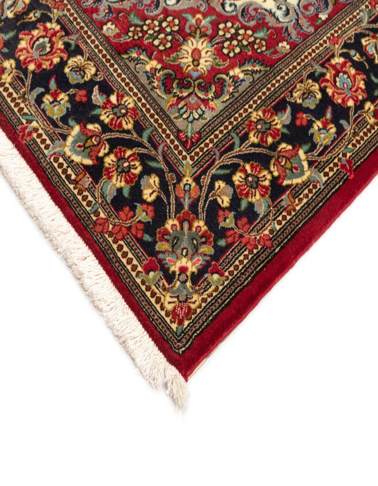 Detail image of  4' 9 x 7' Qom Rug