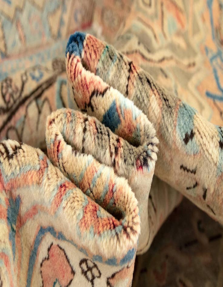 Detail image of  4' 5 x 7'  Hand Knotted Sarough Persian Wool Rug