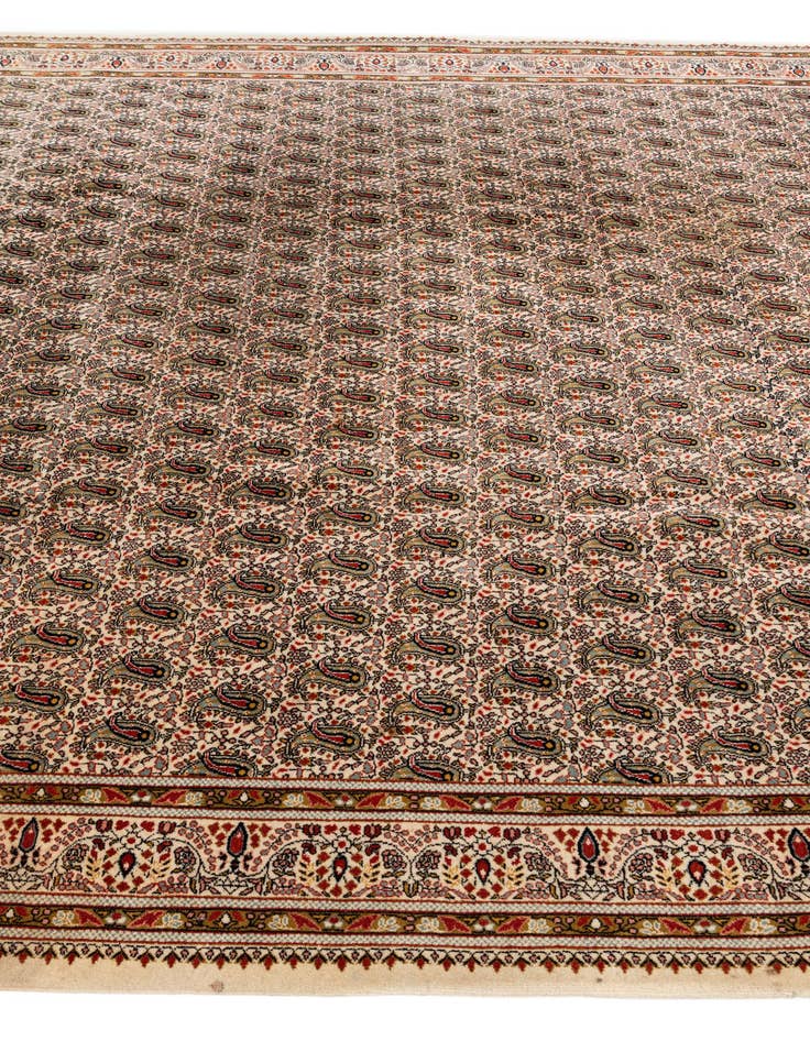 Detail image of  7' 7 x 9'  Hand Knotted Sarough Oriental Wool Rug