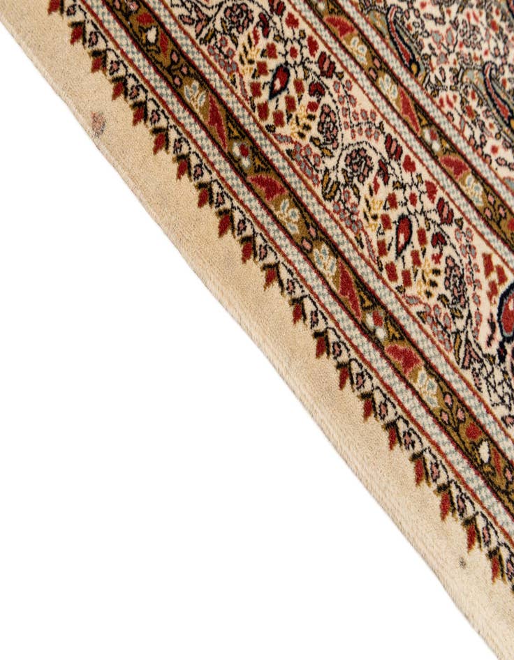 Detail image of  7' 7 x 9'  Hand Knotted Sarough Oriental Wool Rug