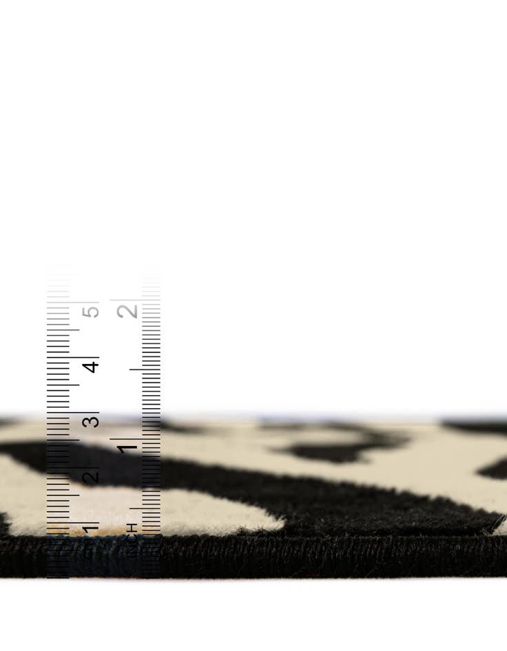 Detail image of  6' x 9' Savannah Rug