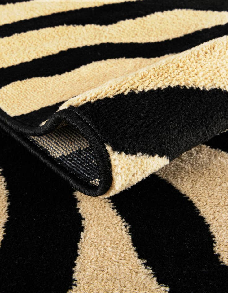 Detail image of  6' x 9' Savannah Rug