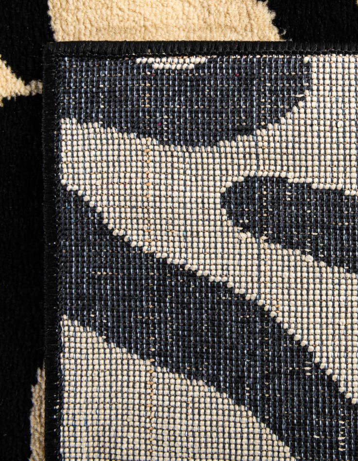 Detail image of  6' x 9' Savannah Rug