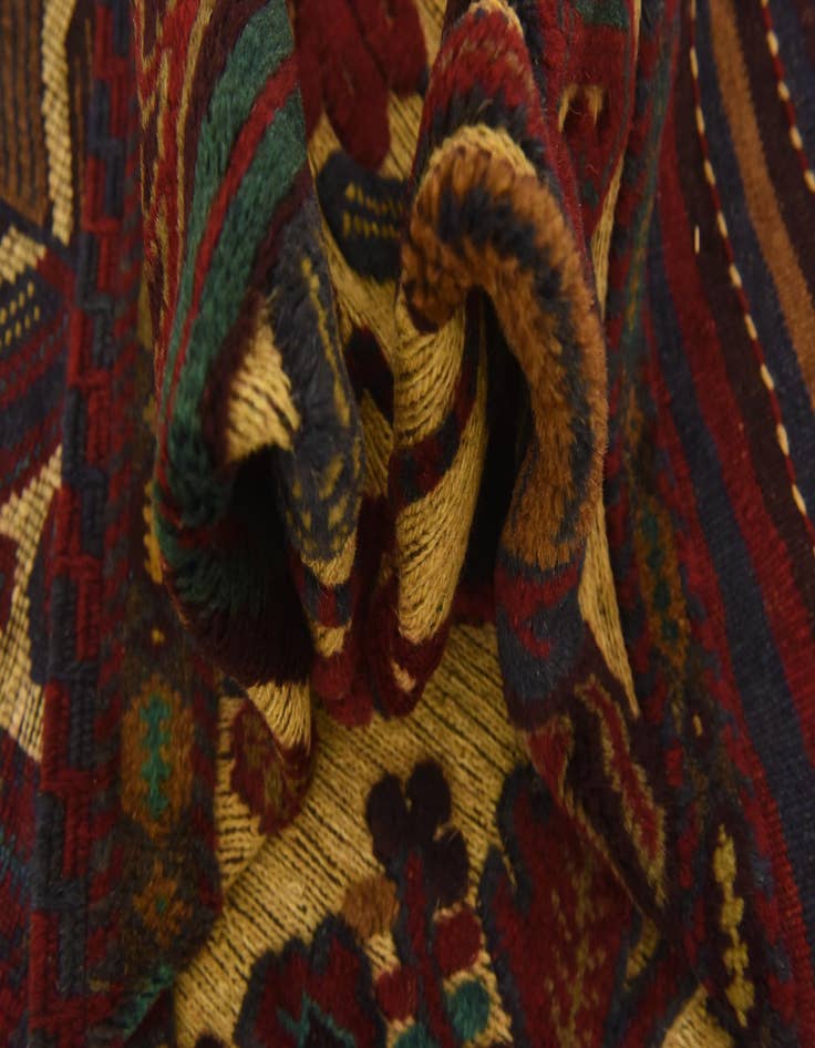 Detail image of  4' 2 x 6'  Hand Knotted Sumak Wool Rug