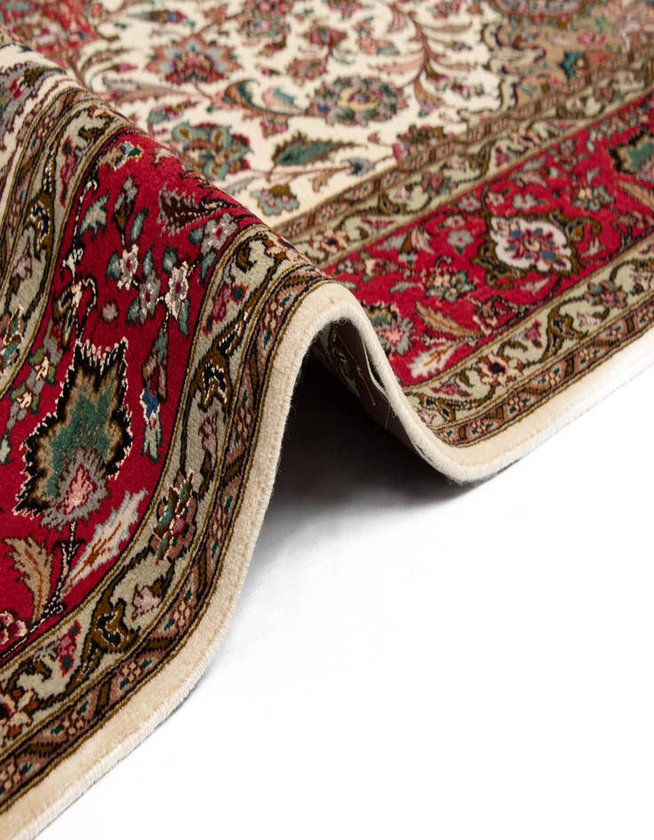 Detail image of  5' x 7' 1 Tabriz Rug