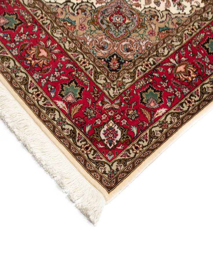 Detail image of  5' x 7' 1 Tabriz Rug