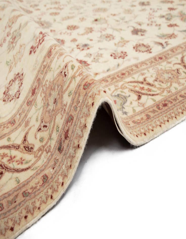 Detail image of  5' 1 x 6' 10 Tabriz Rug