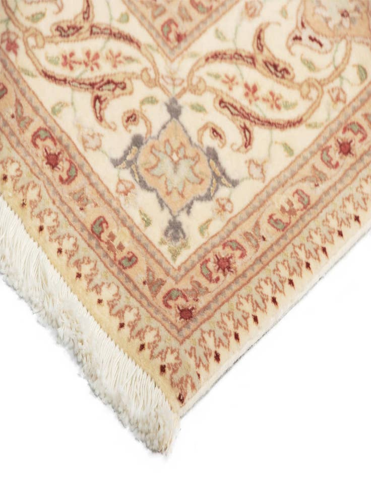 Detail image of  5' 1 x 6' 10 Tabriz Rug