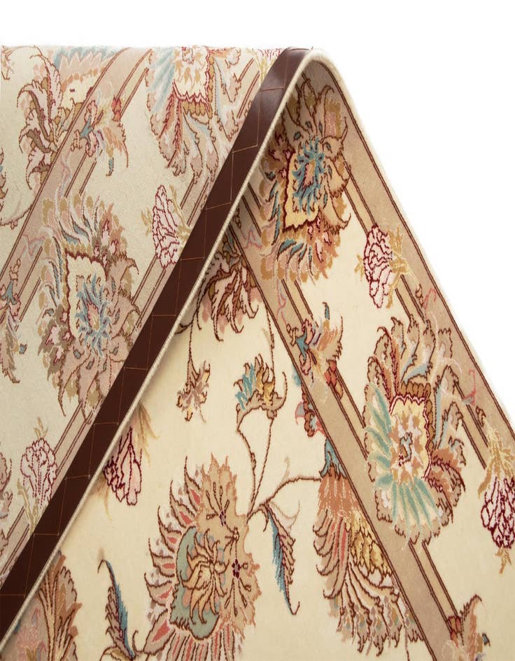 Detail image of  5' x 6' 10 Tabriz Rug