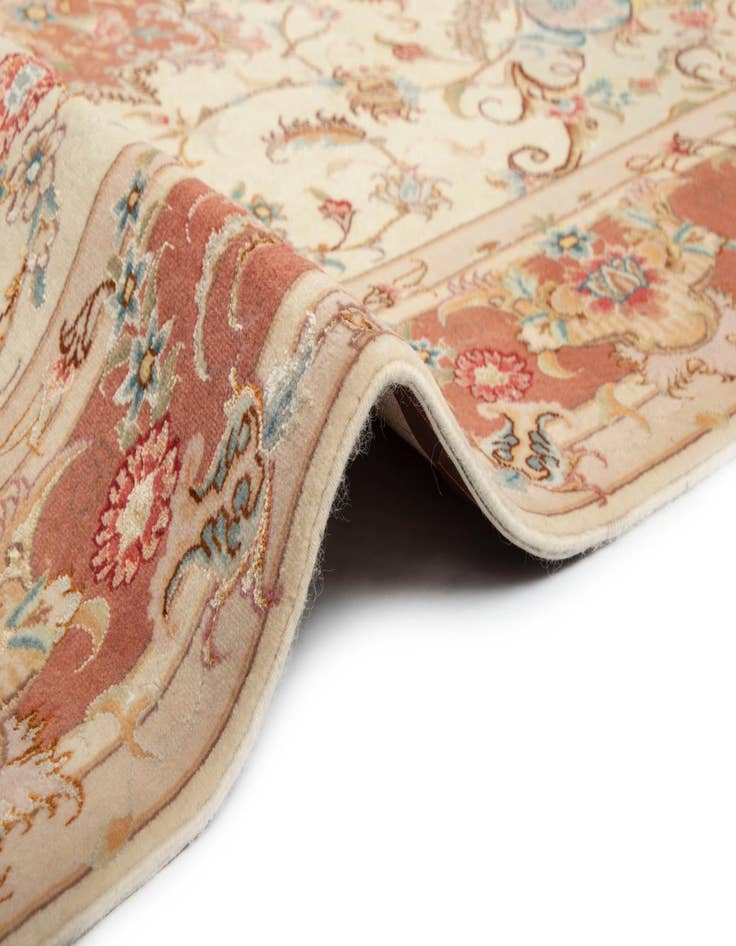 Detail image of  5' x 7' 1 Tabriz Rug