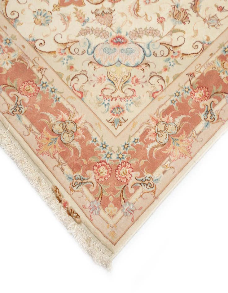 Detail image of  5' x 7' 1 Tabriz Rug