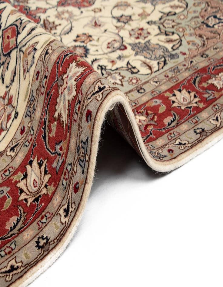 Detail image of  5' 1 x 6' 10 Tabriz Rug