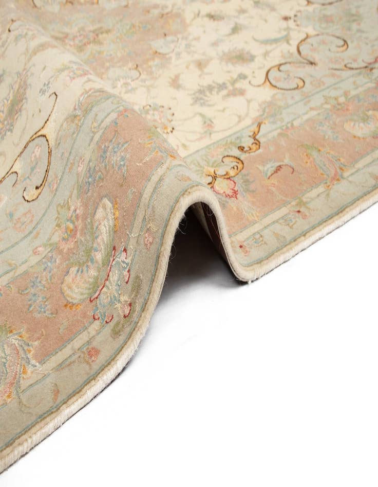 Detail image of  5' 1 x 6' 9 Tabriz Rug