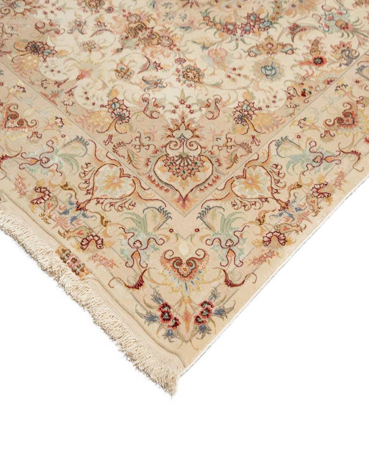 Detail image of  5' x 7' 1 Tabriz Rug