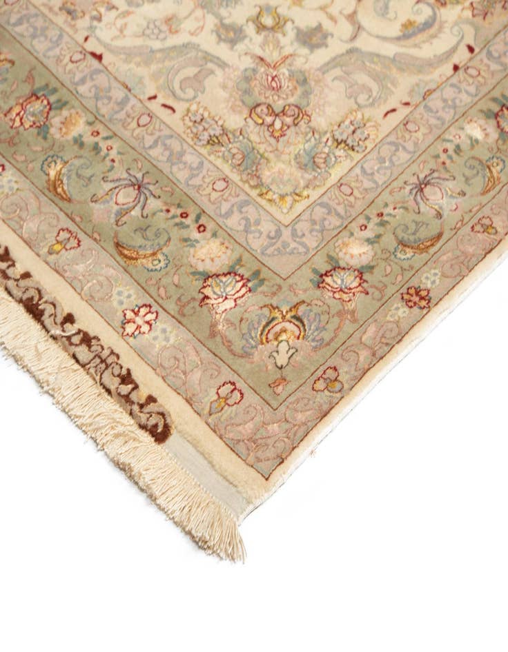 Detail image of  4' 11 x 7' Tabriz Rug
