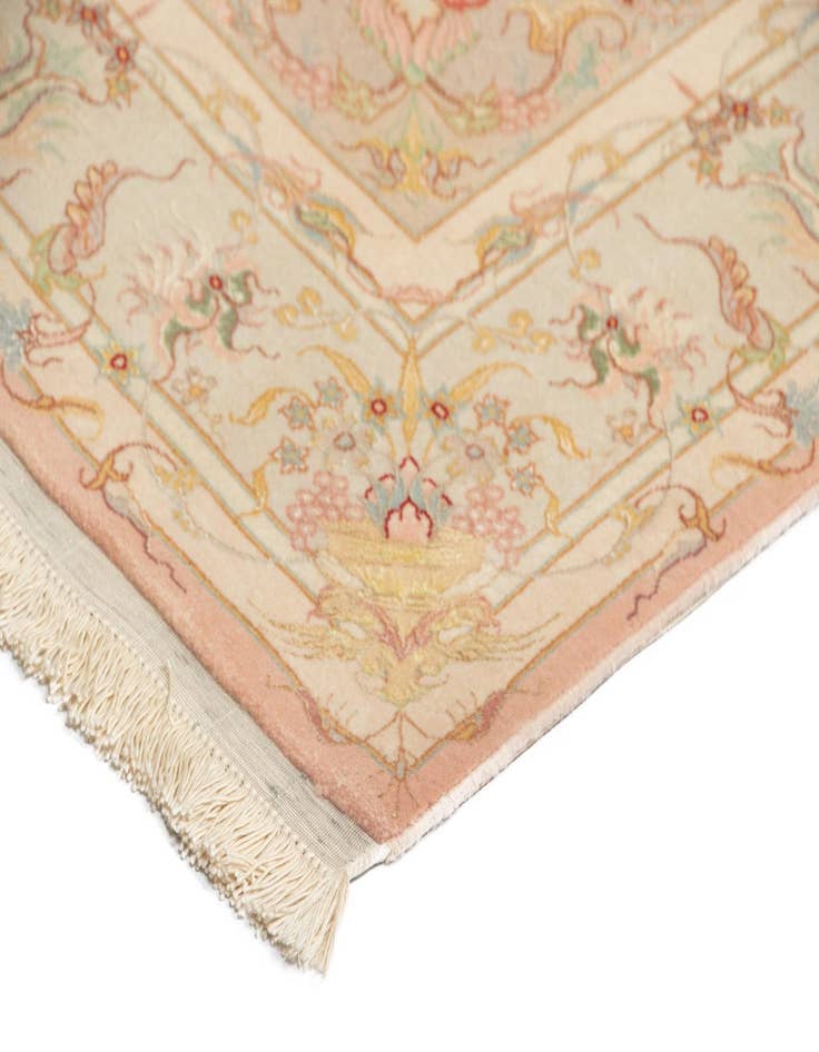 Detail image of  4' 11 x 7' Tabriz Rug