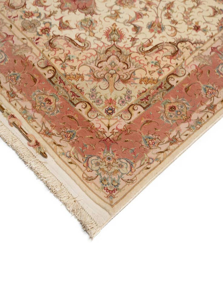 Detail image of  5' x 7' 1 Tabriz Rug