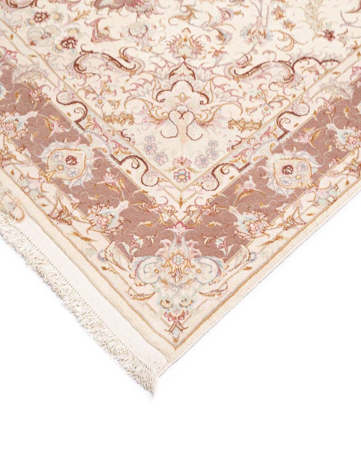 Detail image of  5' x 7' 2 Tabriz Rug