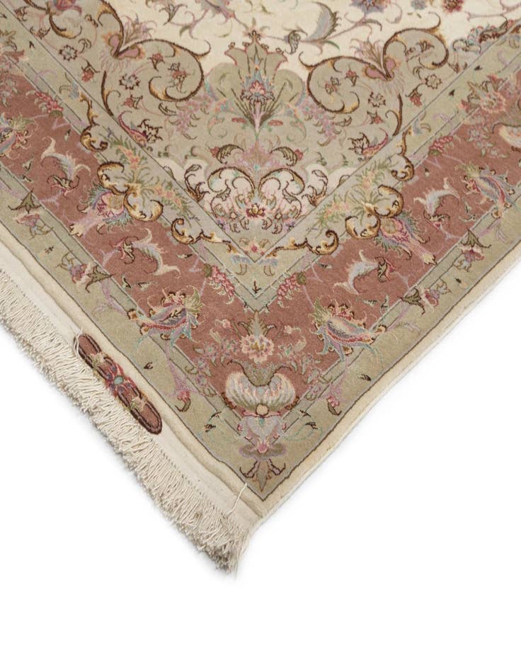 Detail image of  5' x 7' 1 Tabriz Rug