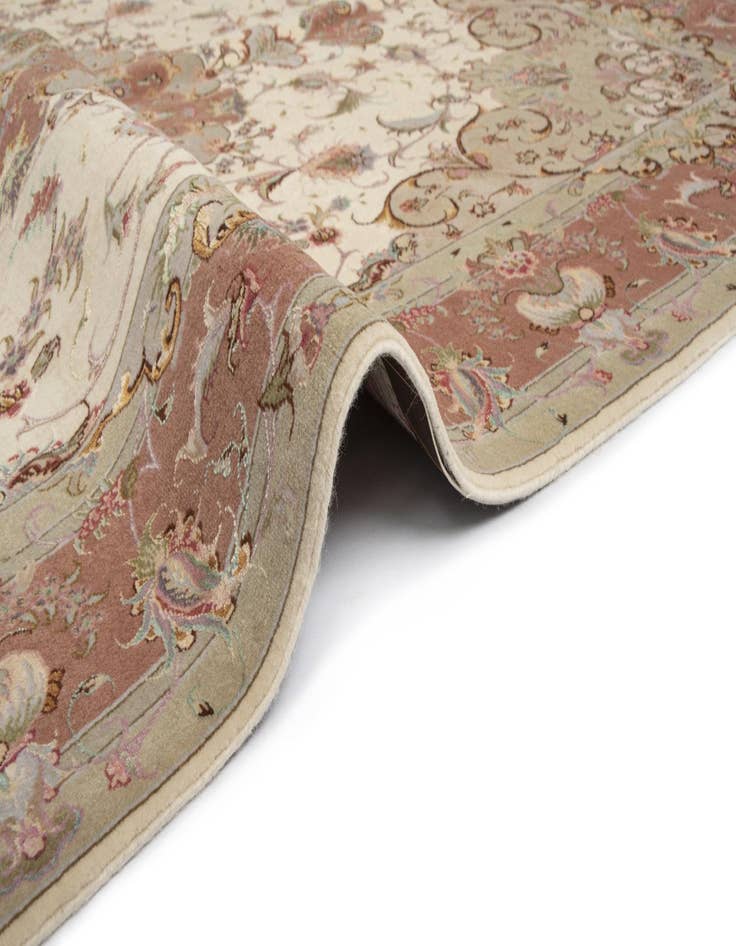 Detail image of  5' x 7' 1 Tabriz Rug