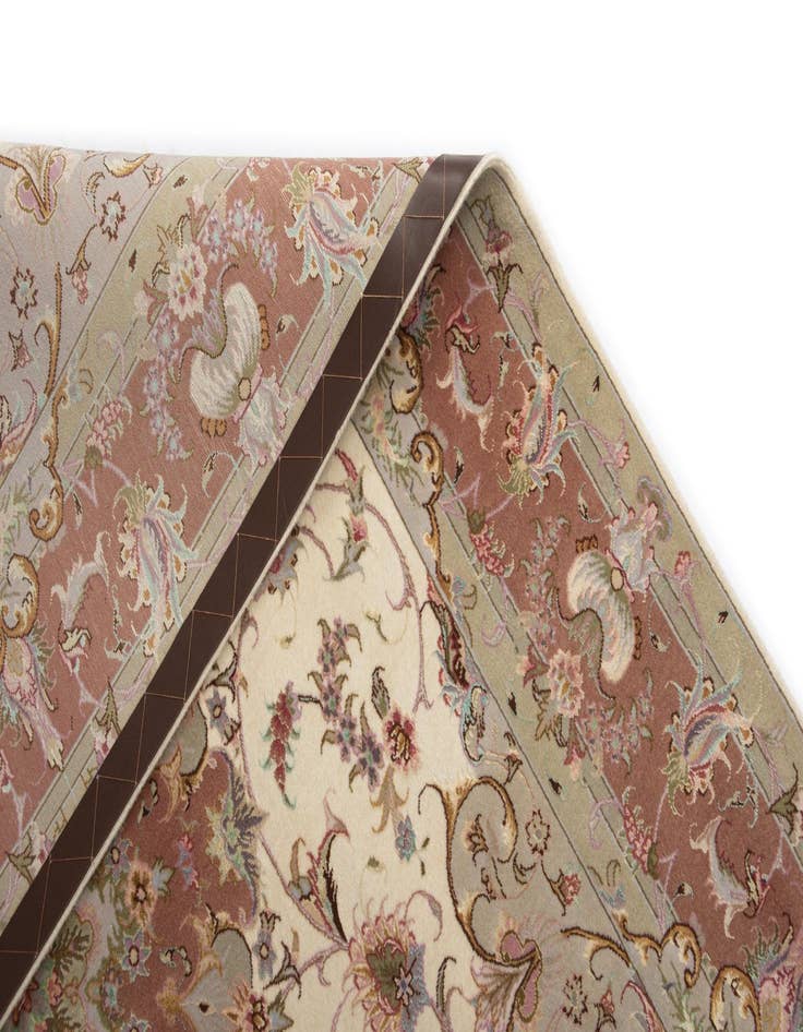 Detail image of  5' x 7' 1 Tabriz Rug