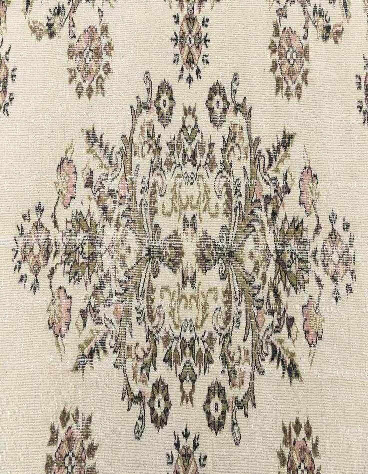 Detail image of  6' 10 x 9' 5 Ultra Vintage Wool Rug