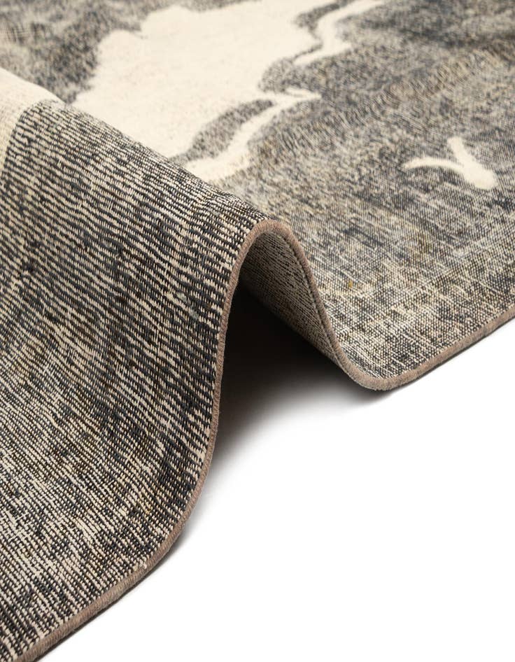 Detail image of  9' 9 x 12' 2 Vintage Royal Rug