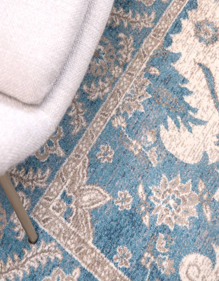 Detail image of  3' 3 x 5' 3 Viola Rug